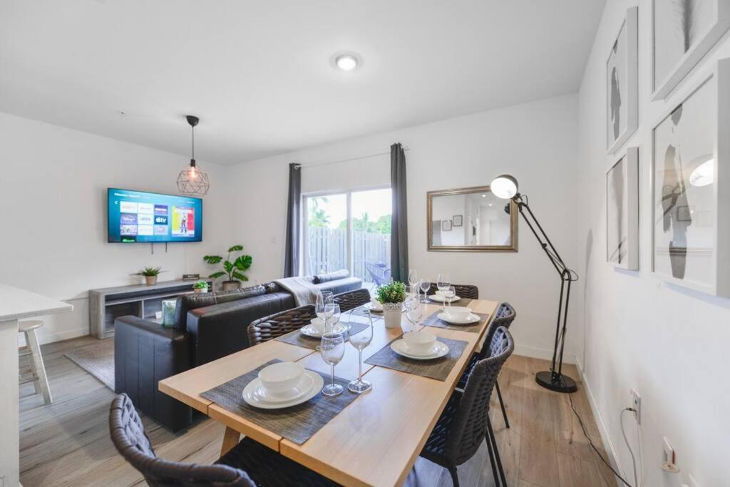 Wonderful Townhouse With 3 Bedrooms マイアミ エクステリア 写真