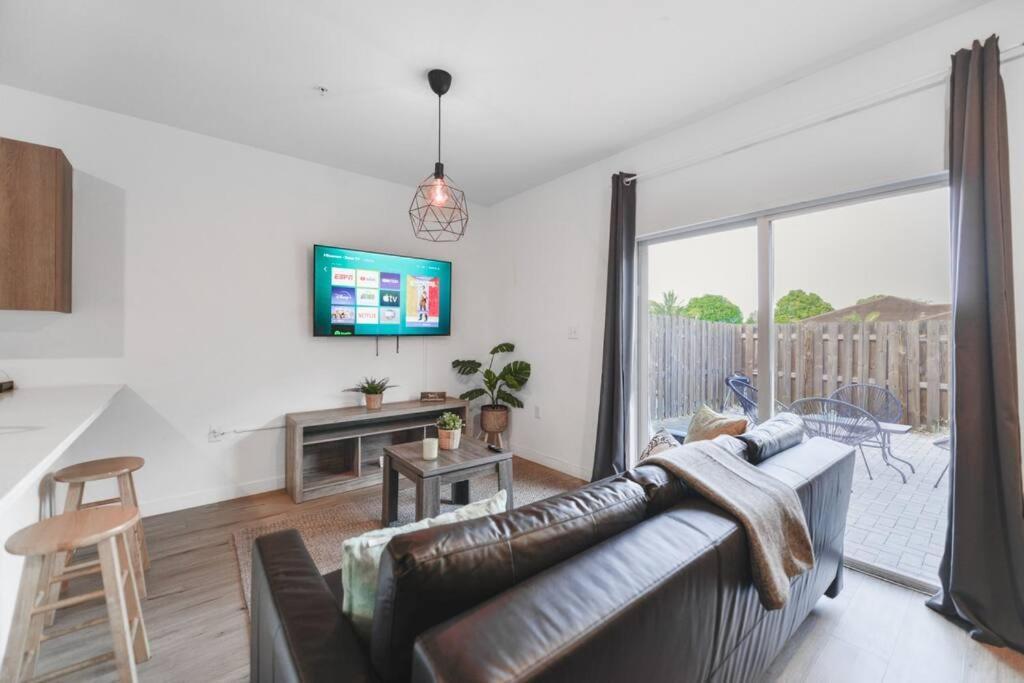 Wonderful Townhouse With 3 Bedrooms マイアミ エクステリア 写真