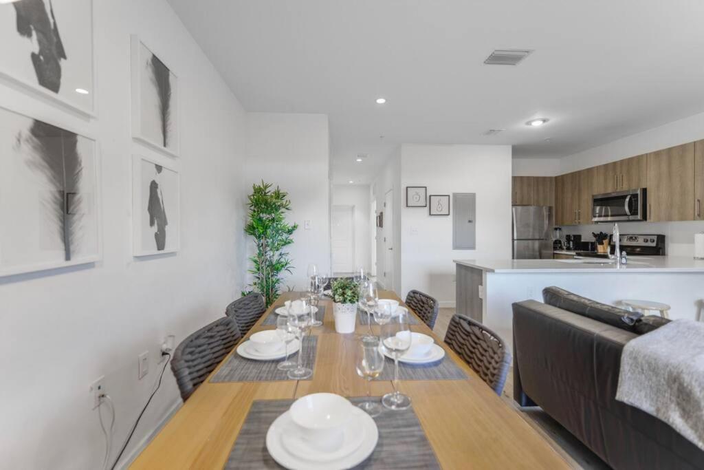 Wonderful Townhouse With 3 Bedrooms マイアミ エクステリア 写真
