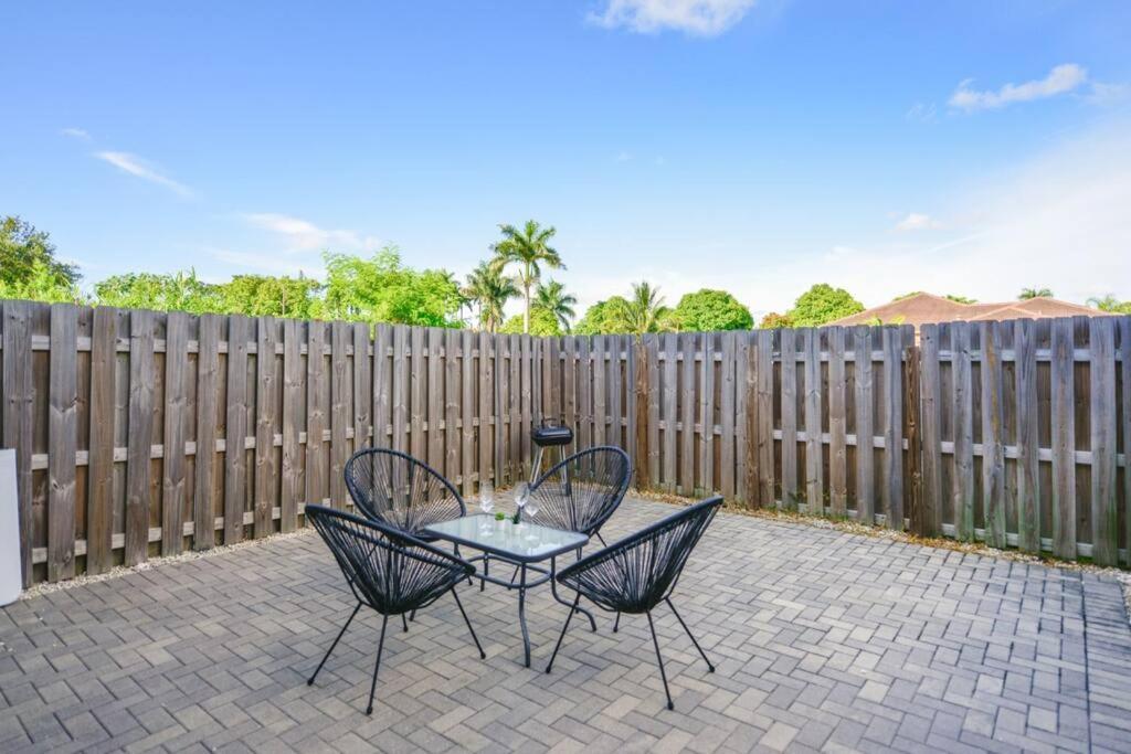 Wonderful Townhouse With 3 Bedrooms マイアミ エクステリア 写真